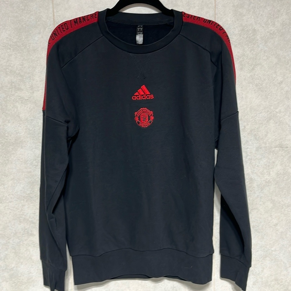 Adidas Manchester United sweatshirt with embroidered details size medium